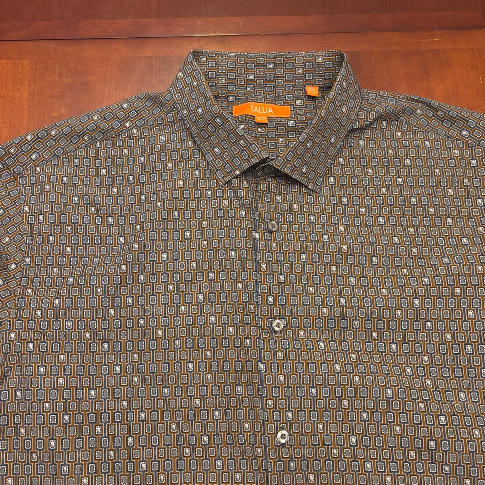 TALLIA XXL, 18 1/2 Men's Button Up Shirt with Brown‎ Geometric Design